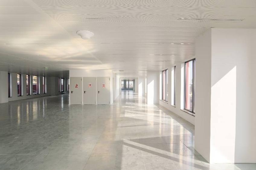 Birou, de 300 mp, în P-ta Presei Libere