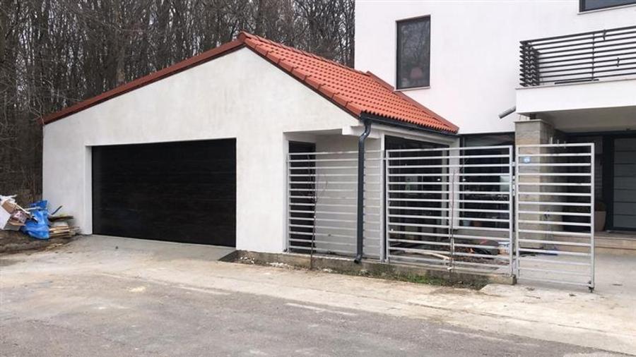 Casă individuală cu 9 camere cu Canalizare în Corbeanca
