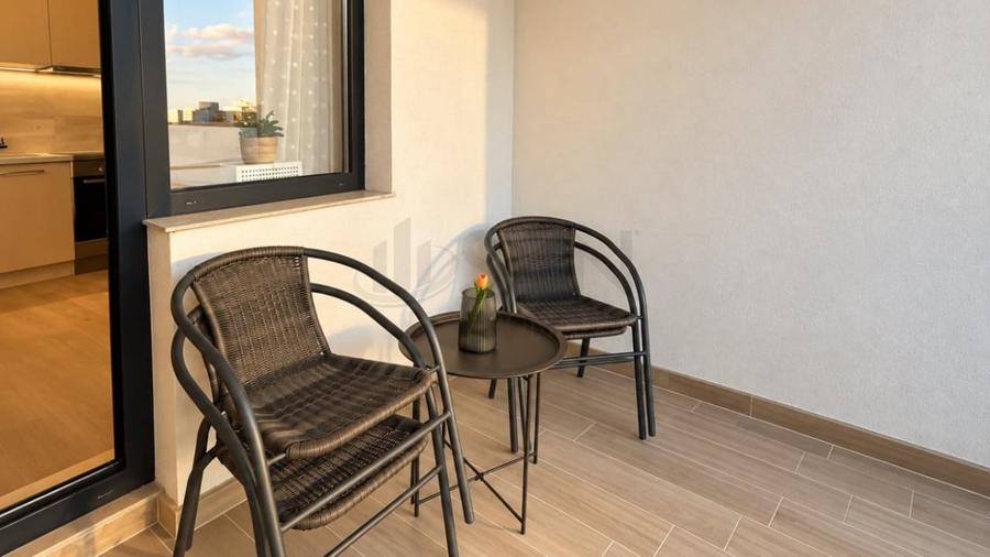 Apartament cu 2 camere semidecomandat, mobilat în Nord