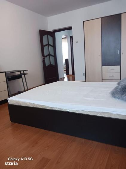 Apartament cu 3 camere decomandat în Gară