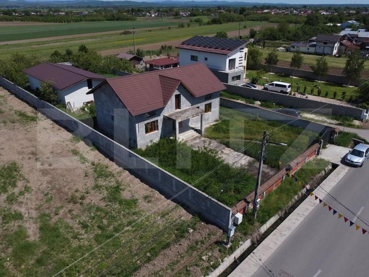 Casă individuală cu 5 camere cu Canalizare în Lazuri