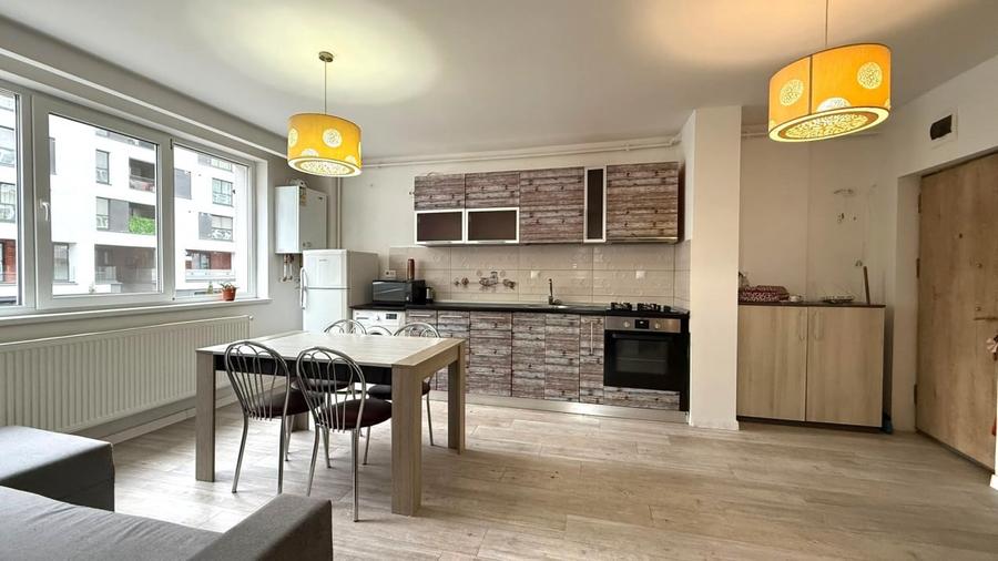 Apartament cu 3 camere semidecomandat în Florești