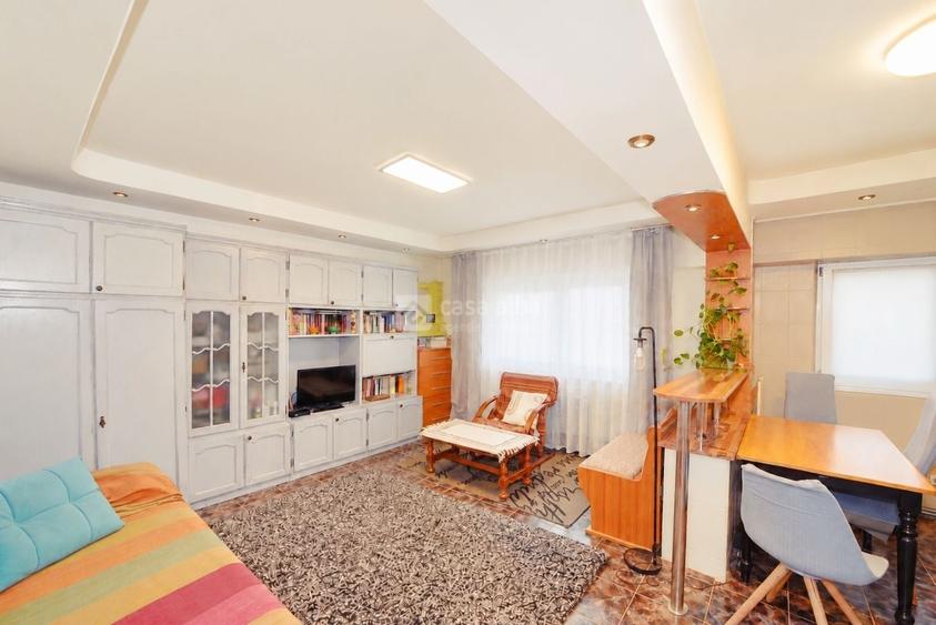 Apartament cu 3 camere decomandat, mobilat în Dacia