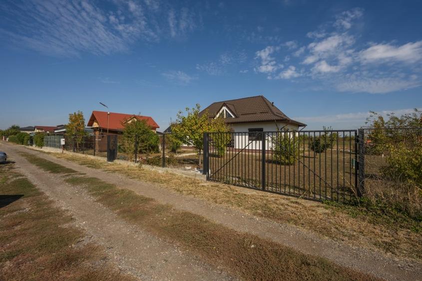Casă individuală cu 4 camere cu Teren 600 Mp în Tărtășești