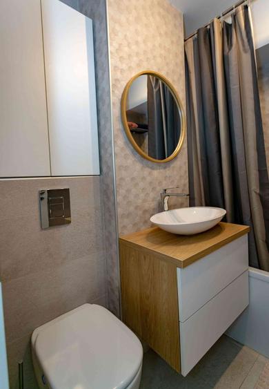 Apartament cu 3 camere decomandat în Victoriei