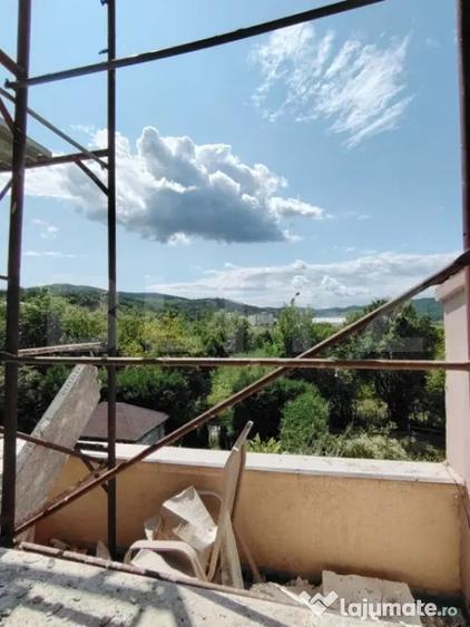 Casă cu 4 camere cu Teren 350 Mp în Central