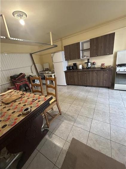 Casă individuală cu 8 camere cu Canalizare în Agigea