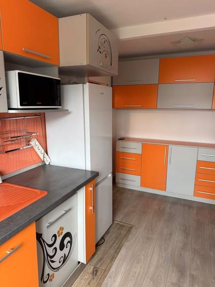Apartament cu 2 camere decomandat în Precista