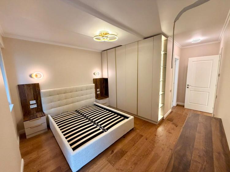 Apartament cu 3 camere decomandat, mobilat în P-ța Unirii