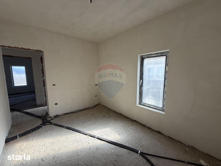 Casă cu 4 camere cu Teren 470 Mp în Câmpineanca
