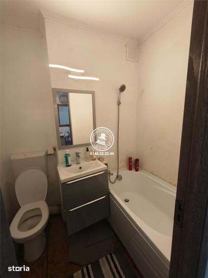 Apartament cu 3 camere semidecomandat în Tătărași