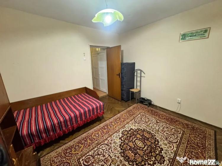 Apartament cu 3 camere decomandat în Săsar