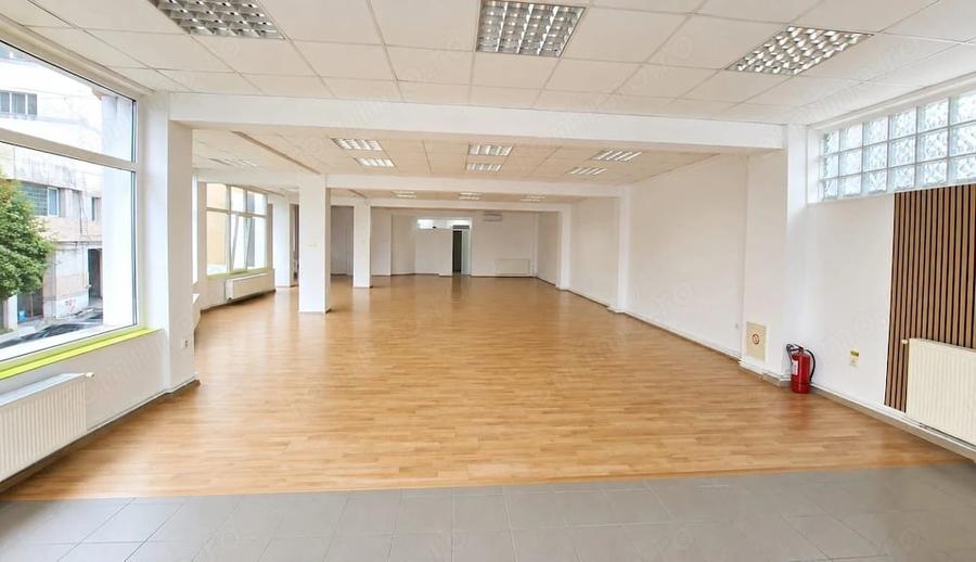 Spațiu comercial, de 175 mp, în Central