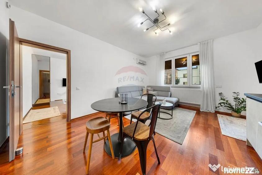 Casă cu 7 camere cu Teren 705 Mp în Central