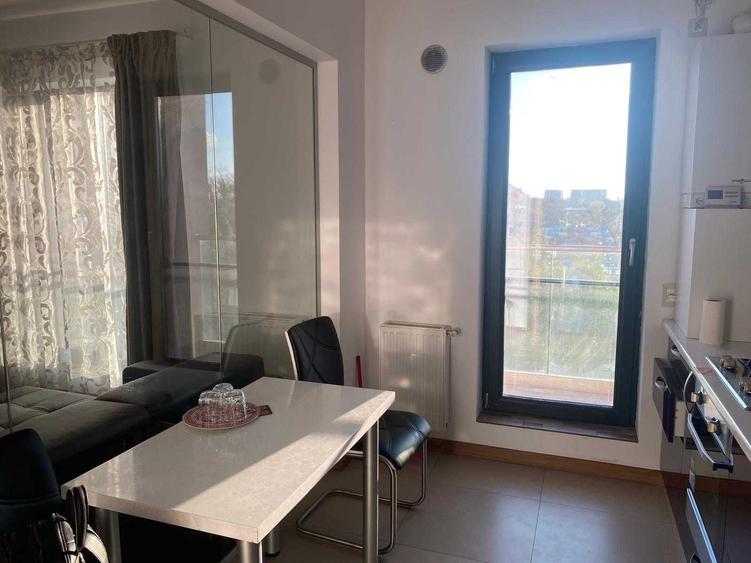 Apartament cu 2 camere decomandat în Roșu