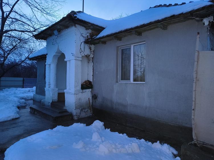 Casă cu 2 camere cu Teren 921 Mp în Ogrăzile