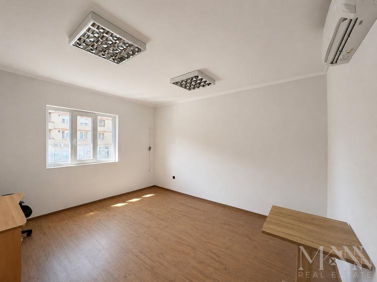 Birou, de 32 mp, în Nufărul