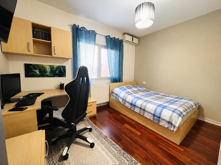 Apartament cu 3 camere semidecomandat, mobilat în Aradului