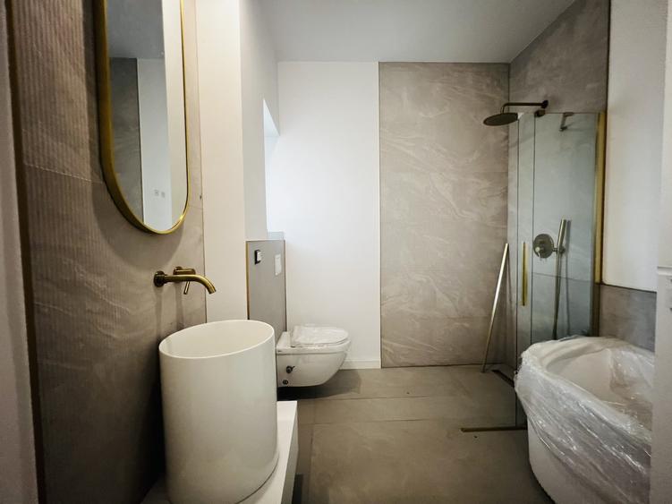 Duplex cu 5 camere cu Canalizare în Mehala