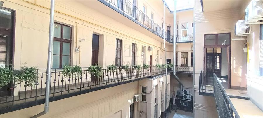 Birou, de 140 mp, în Central