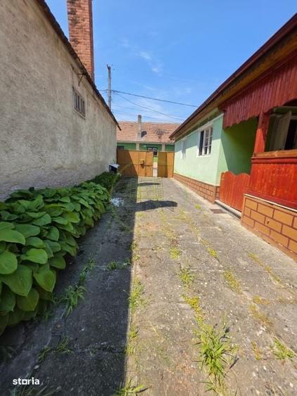 Casă cu 4 camere decomandat în Gura Râului