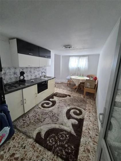 Casă cu Teren 1500 Mp în Variaș