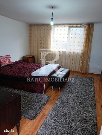 Casă cu 6 camere cu Teren 2300 Mp în Pomezeu