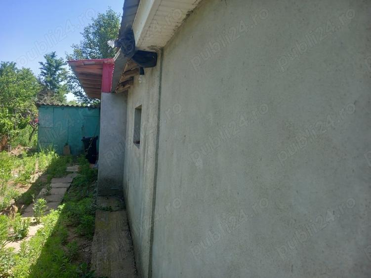 Casă cu 2 camere cu Teren 2700 Mp în Făcăeni