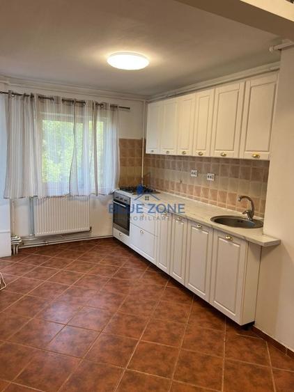 Apartament cu 3 camere decomandat în Lujerului