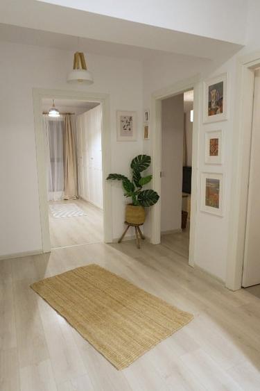 Apartament cu 3 camere decomandat, mobilat în Central