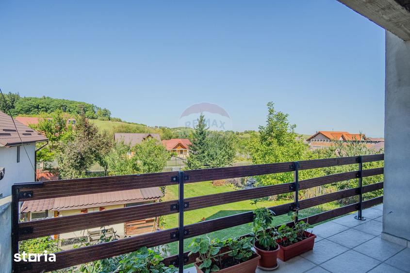Casă cu 8 camere cu Teren 953 Mp în Vulcan