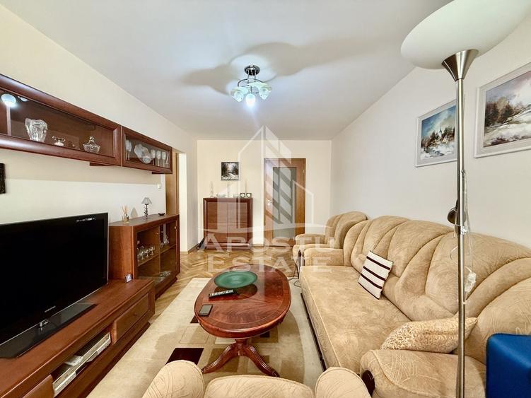 Apartament cu 3 camere semidecomandat, mobilat în Olimpia-Stadion