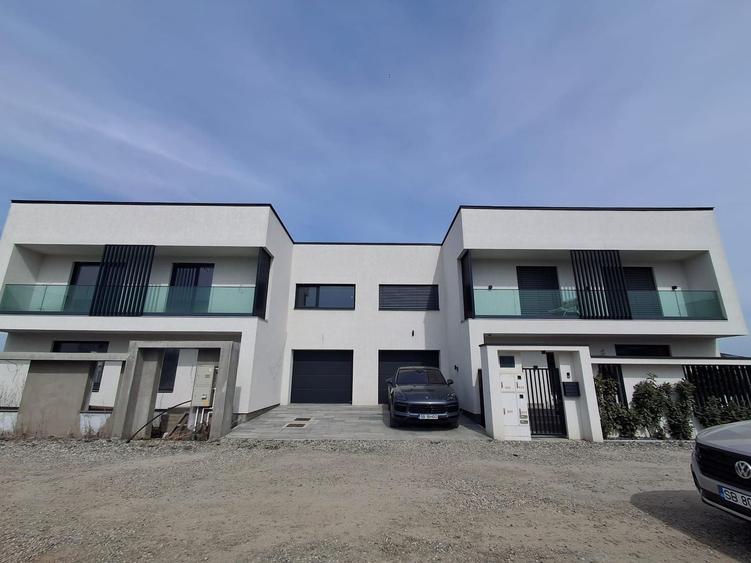 Duplex cu 4 camere cu Canalizare în Șelimbăr