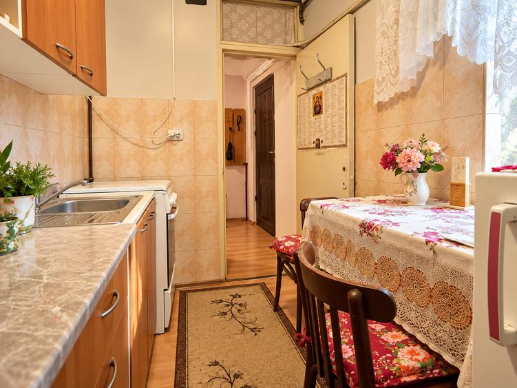 Garsonieră decomandată în Soarelui