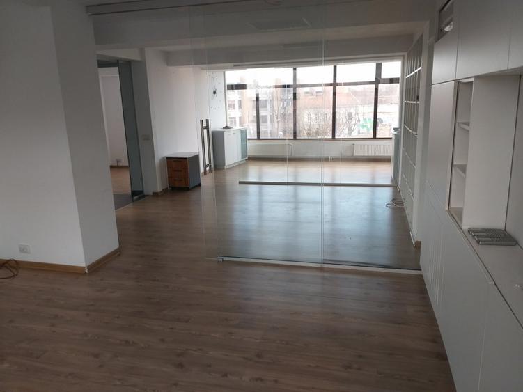 Spațiu comercial, de 457 mp, în Punctele Cardinale