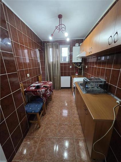 Apartament cu 2 camere decomandat, mobilat în Calea București