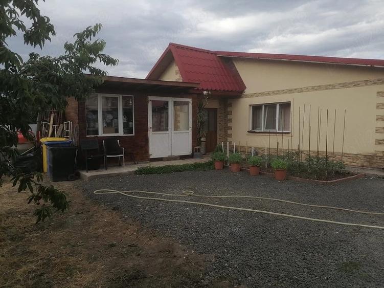 Casă cu 5 camere cu Teren 370 Mp în Exterior Vest