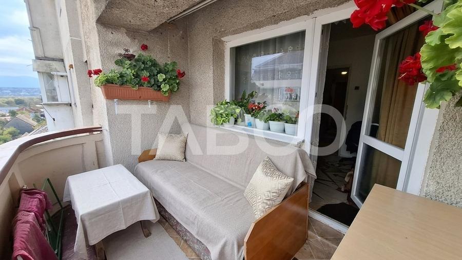 Apartament cu 4 camere semidecomandat, mobilat în Turnișor