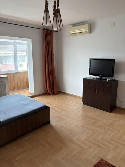Garsonieră decomandată în Vitan