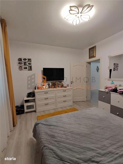 Casă cu 6 camere decomandat cu Canalizare în Micro 5
