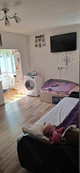 Apartament cu 3 camere decomandat, mobilat în Lipovei