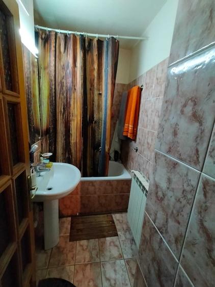 Apartament cu 3 camere în Badea Cârțan
