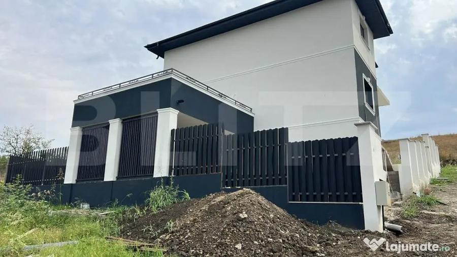 Casă cu 4 camere cu Teren 943 Mp în Central