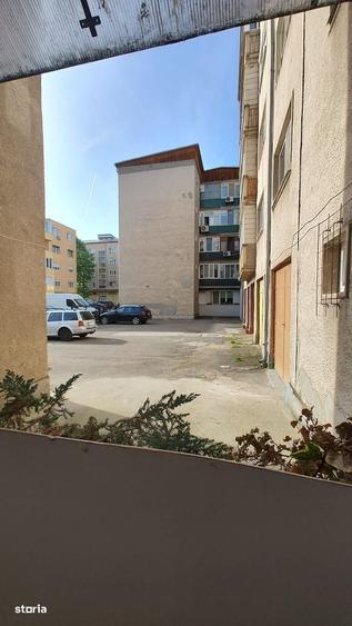 Apartament cu 3 camere decomandat în Central — fotografia 1