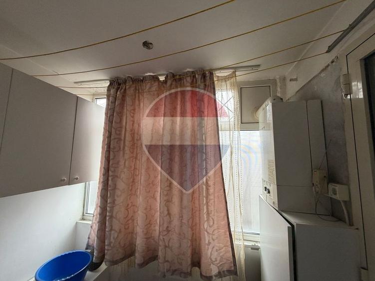 Apartament cu 3 camere decomandat, mobilat în Central