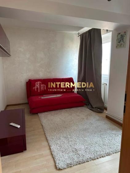 Apartament cu 4 camere decomandat, mobilat în Central