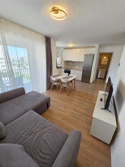 Apartament cu 2 camere decomandat, mobilat în Tractorul