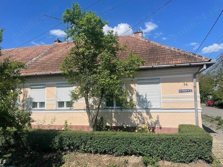 Casă cu 3 camere cu Teren 277 Mp în Sărmașu