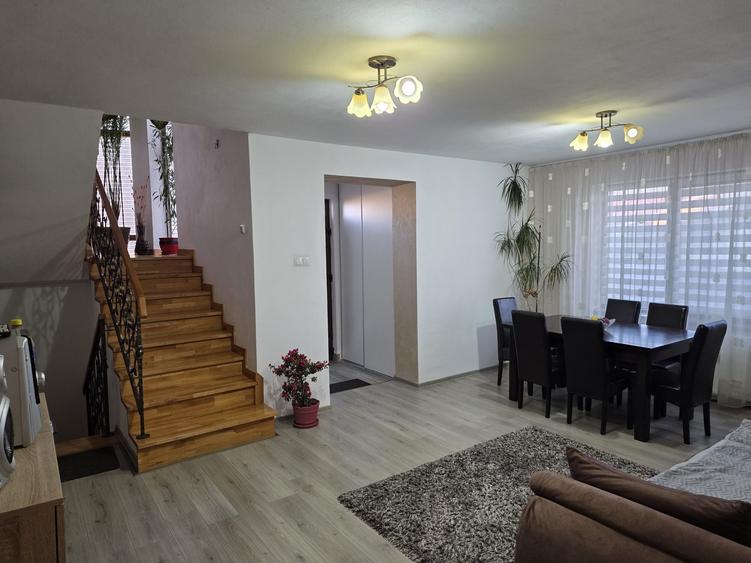 Casă cu 4 camere în Central