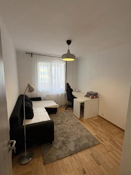 Apartament cu 4 camere decomandat în Central